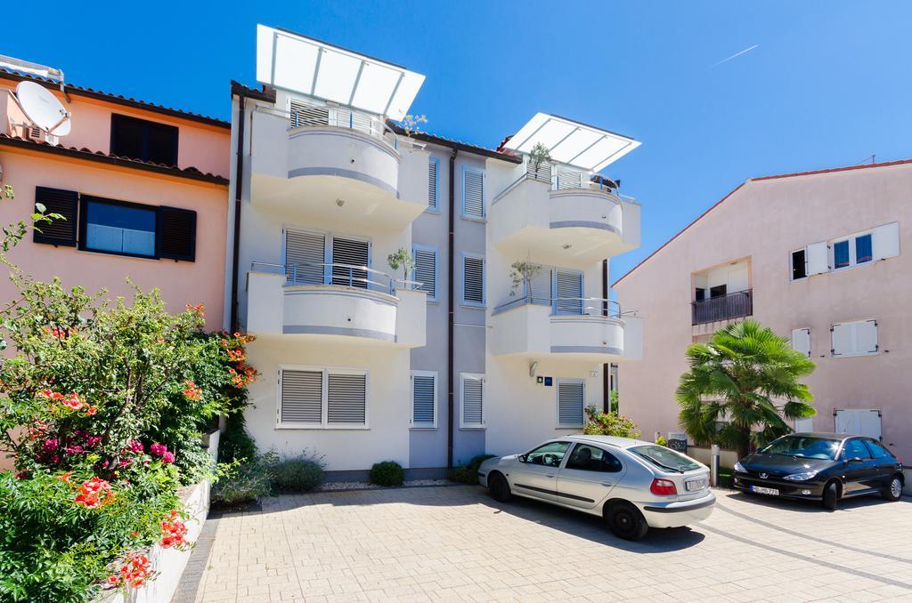 Apartments Valbruna Rovigno Esterno foto
