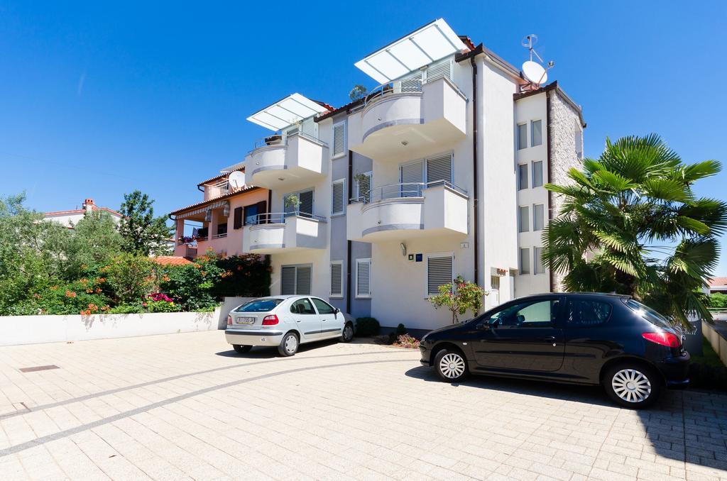 Apartments Valbruna Rovigno Esterno foto